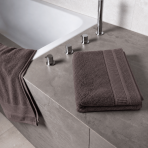 Vannitoa rätik „Royal Brown towel“, 70x140 cm. Pruun vannirätik tekstuurse pinna ja dekoratiivse äärisega. Vannitoa rätik „Royal Brown towel“, 70x140 cm. Pruun vannirätik tekstuurse pinna ja dekoratiivse äärisega.