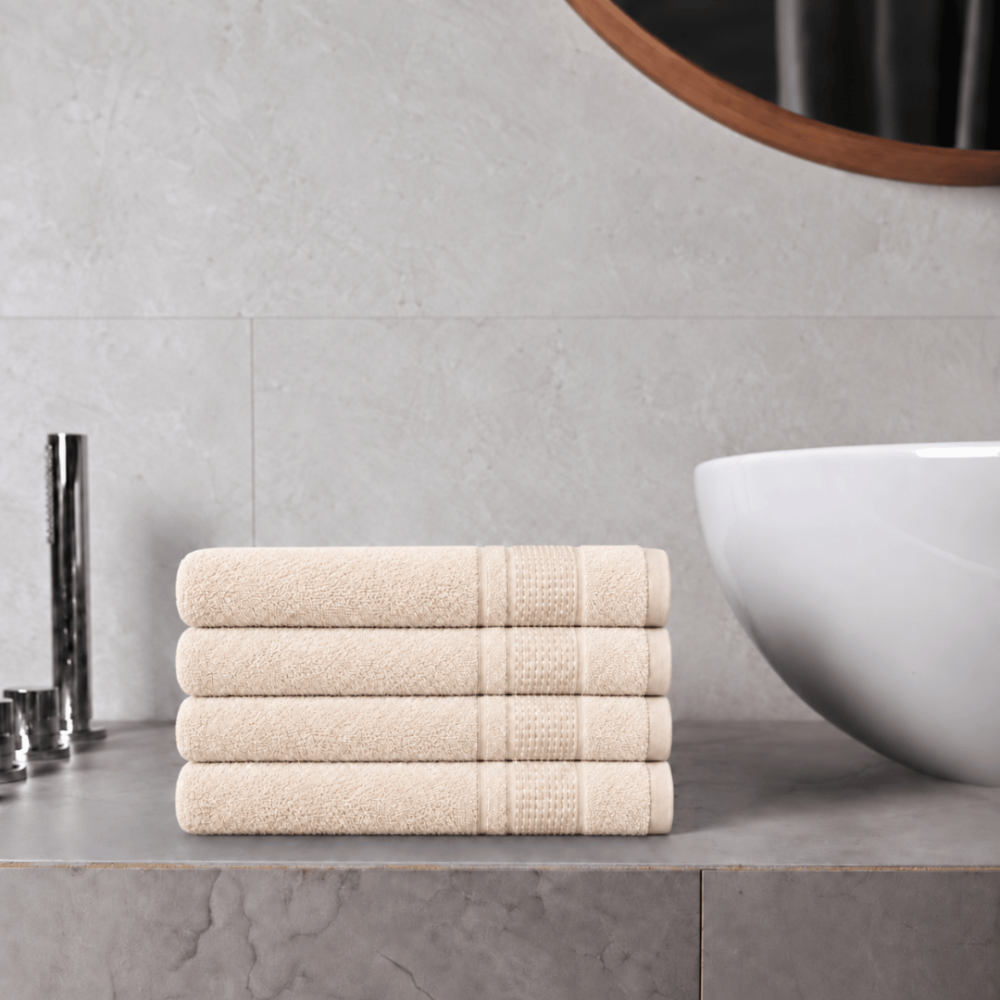 Vannitoa rätik „Royal Cream towel“, 70x140 cm. Hele kreemikas rätik peene korduva mustriga dekoratiivribal. Vannitoa rätik „Royal Cream towel“, 70x140 cm. Hele kreemikas rätik peene korduva mustriga dekoratiivribal.