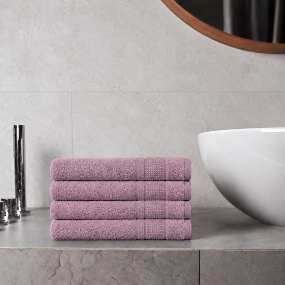 Vannitoa rätik „Royal Grape towel“, 70x140 cm. Pehme lilla tooniga vannirätik dekoratiivse triibulise äärisega. Vannitoa rätik „Royal Grape towel“, 70x140 cm. Pehme lilla tooniga vannirätik dekoratiivse triibulise äärisega.