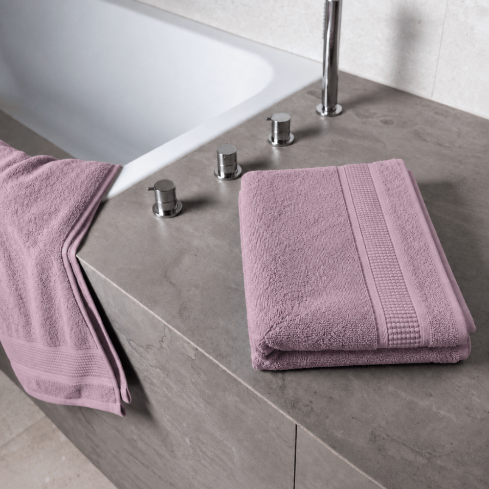 Vannitoa rätik „Royal Grape towel“, 70x140 cm. Lilla vannirätik tekstuurse pinna ja dekoratiivse äärisega. Vannitoa rätik „Royal Grape towel“, 70x140 cm. Lilla vannirätik tekstuurse pinna ja dekoratiivse äärisega.