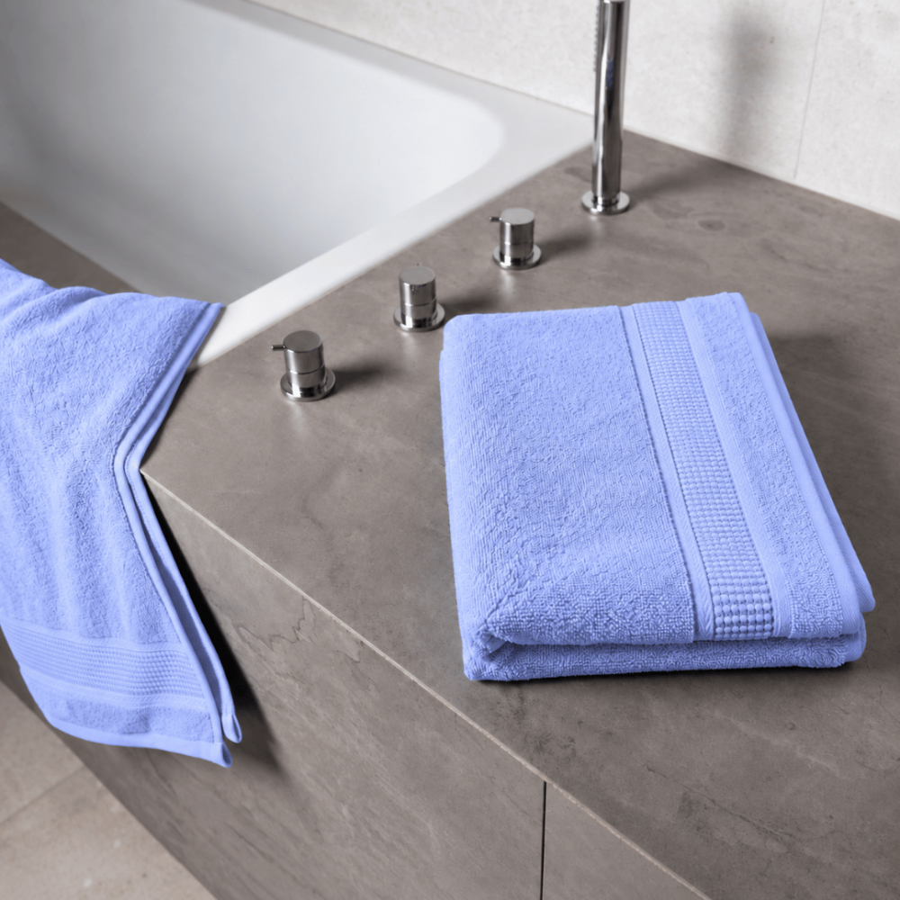 Vannitoa rätik „Royal Lilac towel“, 70x140 cm. Sinine vannirätik reljeefse pinna ja dekoratiivse äärisega. Vannitoa rätik „Royal Lilac towel“, 70x140 cm. Sinine vannirätik reljeefse pinna ja dekoratiivse äärisega.