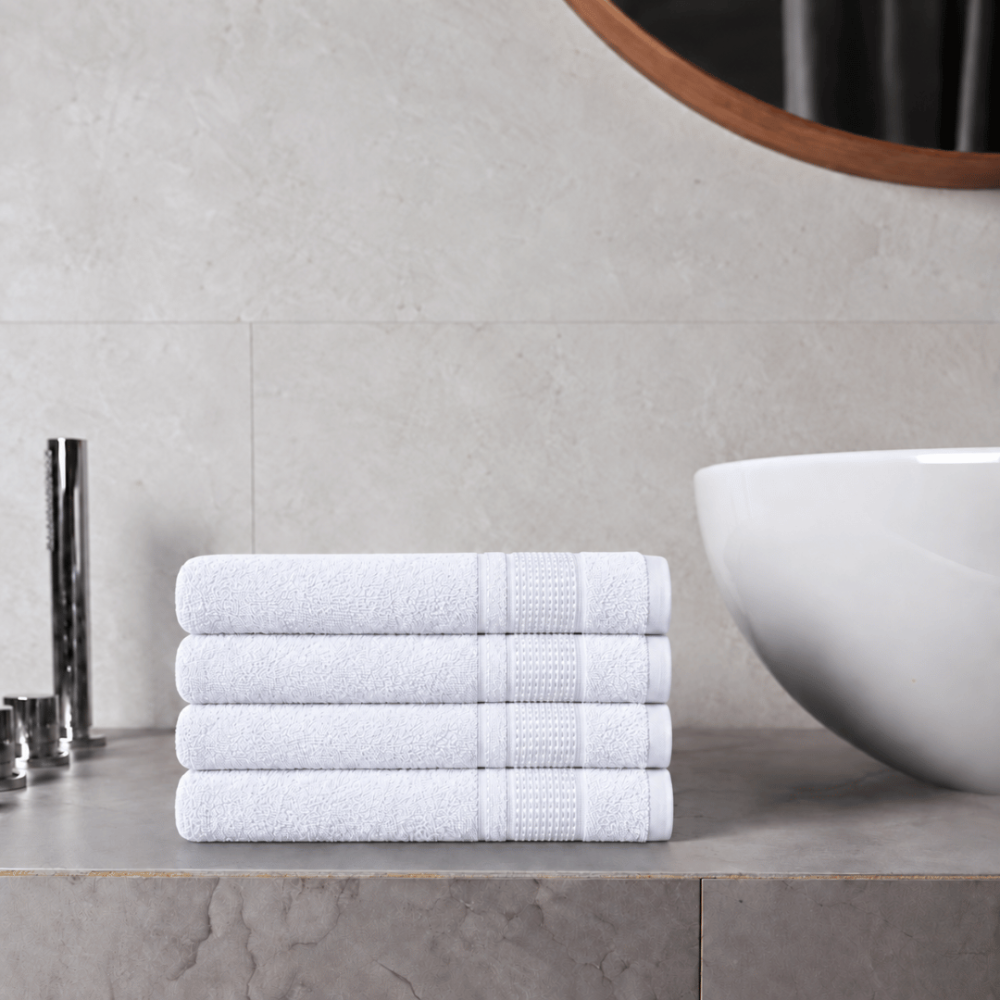Vannitoa rätik „Royal White towel“, 70x140 cm. Valge vannirätik dekoratiivse triibulise äärisega. Vannitoa rätik „Royal White towel“, 70x140 cm. Valge vannirätik dekoratiivse triibulise äärisega.
