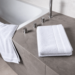 Vannitoa rätik „Royal White towel“, 70x140 cm. Valge vannirätik tekstuurse pinna ja dekoratiivse äärisega. Vannitoa rätik „Royal White towel“, 70x140 cm. Valge vannirätik tekstuurse pinna ja dekoratiivse äärisega.