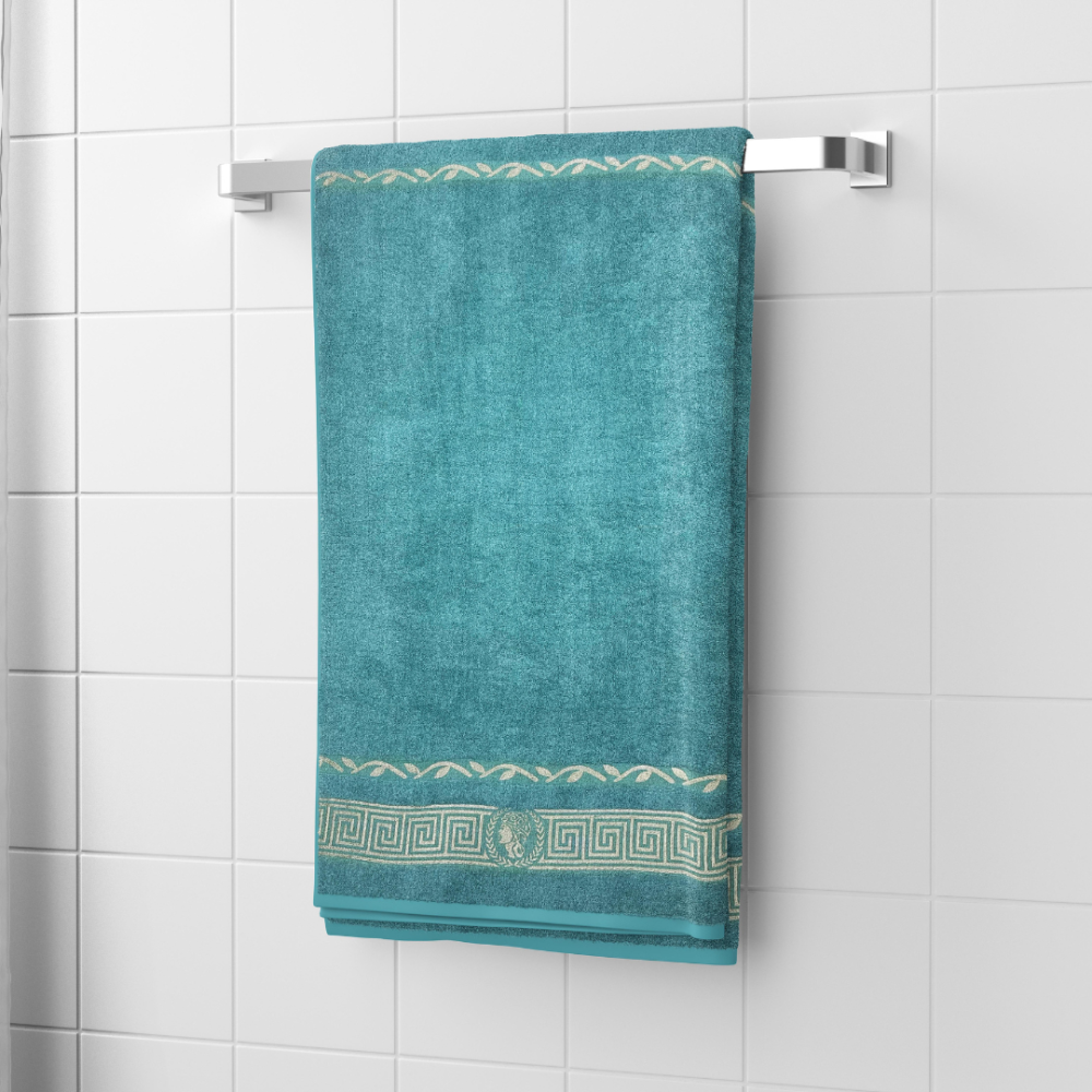 Vannitoa rätik „Seafoam olympian“. Rätikud, 70x140 cm. Türkiissinine rätik kreeka kuldse ornamentiga allservas