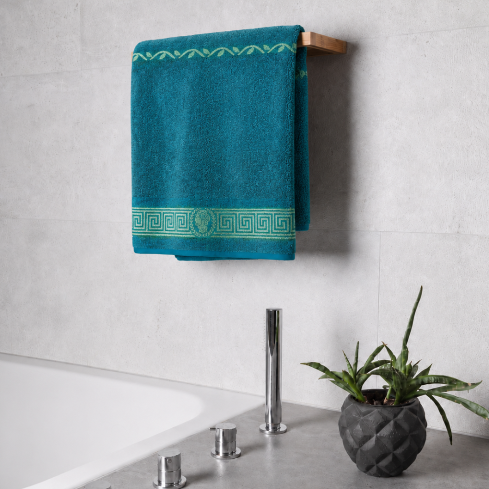 Vannitoa rätik „Teal olympian“, 50x100 cm, 70x140 cm. Elegantselt türkiissinine rätik, mis loob hubase ja luksusliku õhkkonna vannitoas