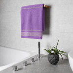 Vannitoa rätik „Violet olympian“, 50x100 cm, 70x140 cm. Elegantselt disainitud rätik, mis loob hubase ja stiilse vannitoa atmosfääri.